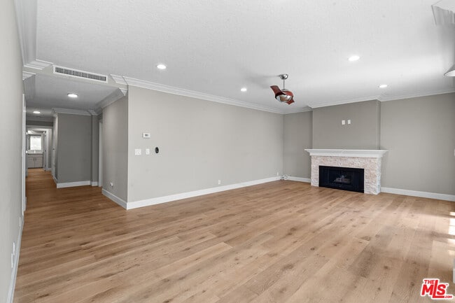 Building Photo - 4477 Wilshire Blvd