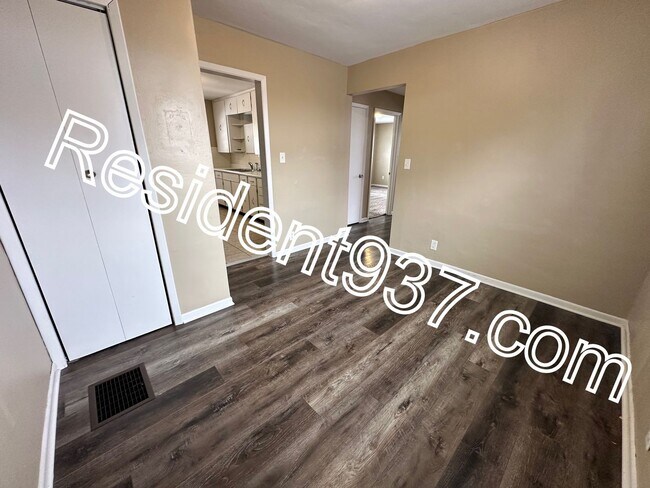 Building Photo - 3 Bed 1 bath