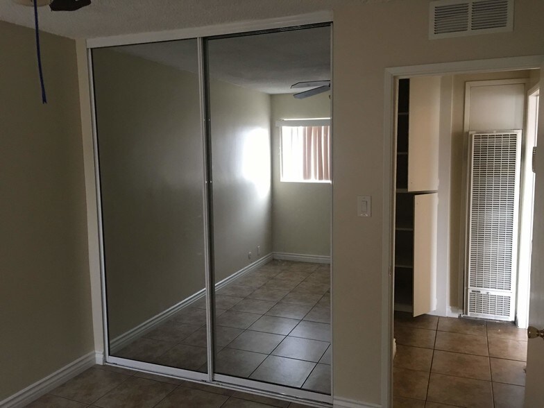 Building Photo - 805 Glenway Dr