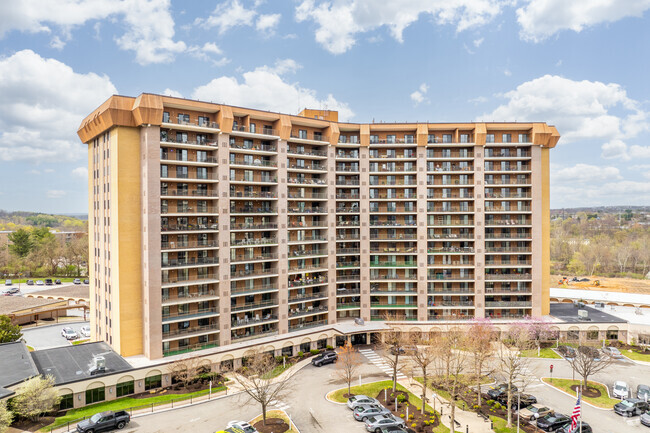 Primary Photo - Valley Forge Towers West