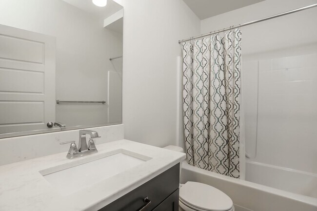 Building Photo - Spacious 5-Bedroom Home for Rent in Martha Lake – Lynnwood