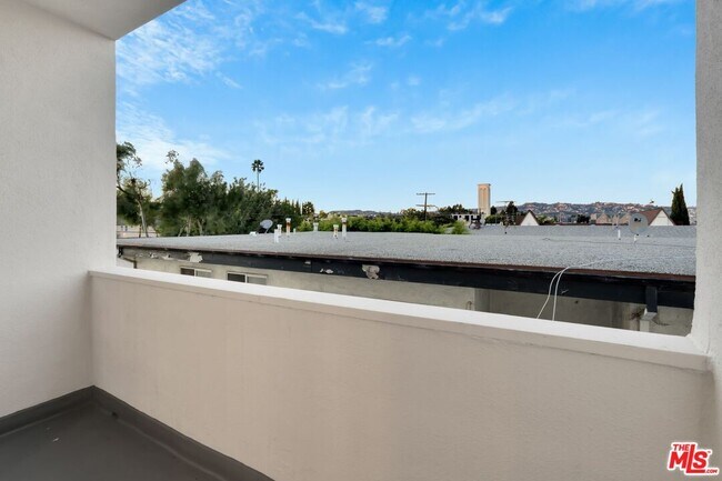 Building Photo - 1477 S Canfield Ave