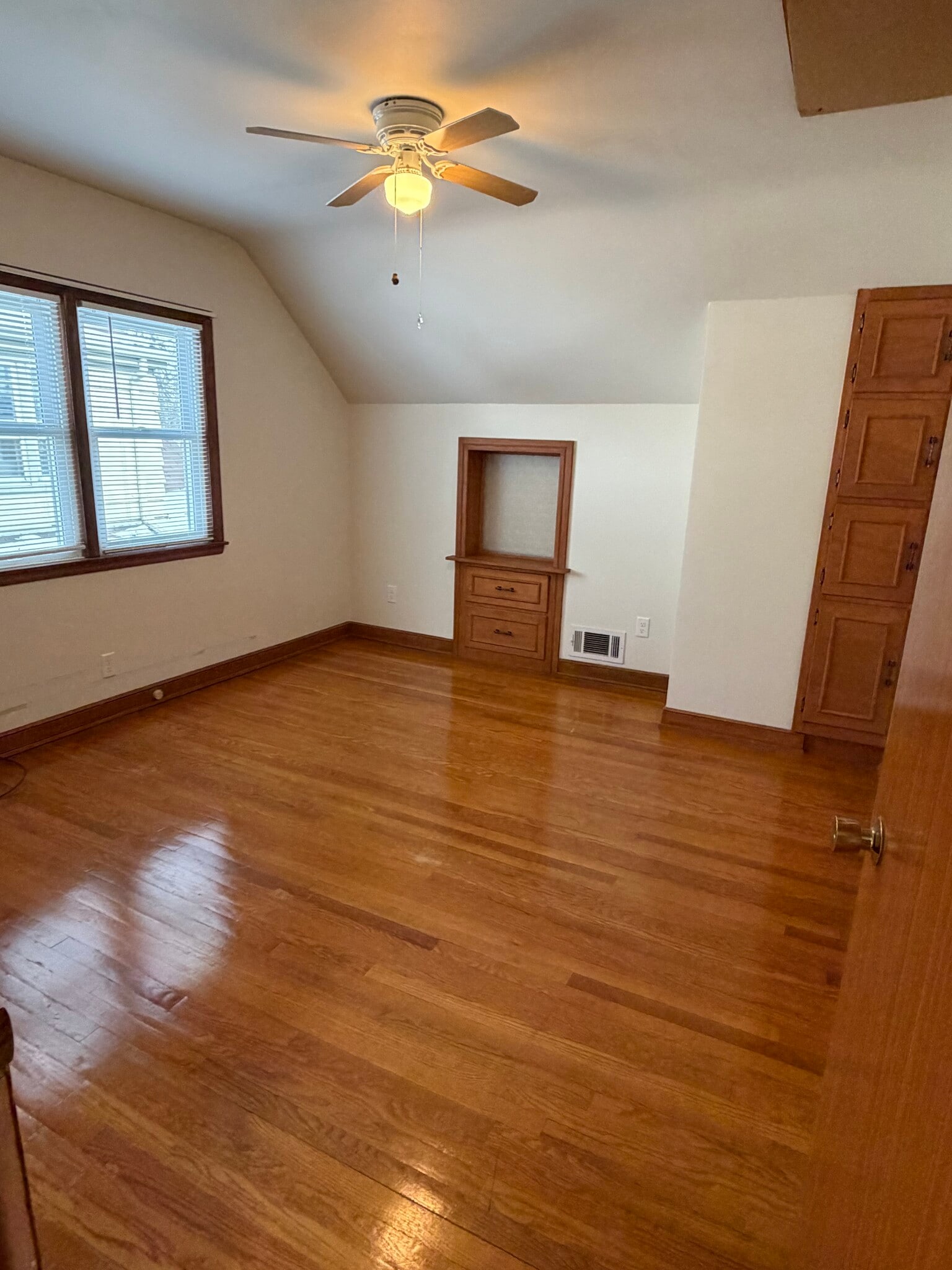 Building Photo - 3225 S 40th St