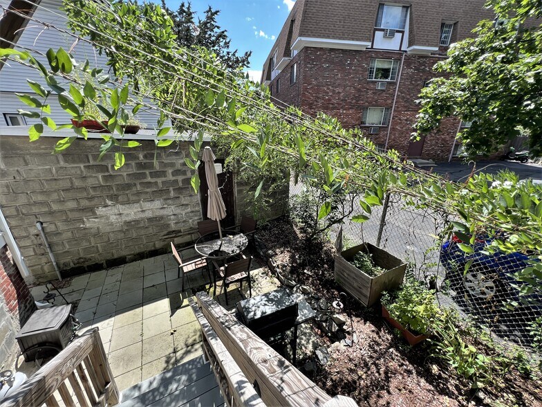 Building Photo - 10 Linden Ave