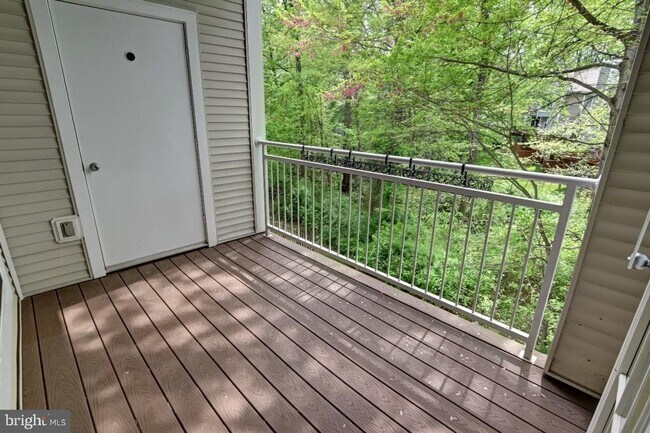 Building Photo - 1501 North Point Dr