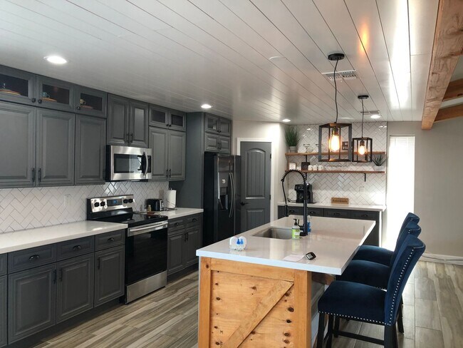 Building Photo - A GREAT REMODELED LIKE NEW HOME ON THE GOLF COURSE IN LEISURE WORLD 45+ Active Adult Resort Commu...