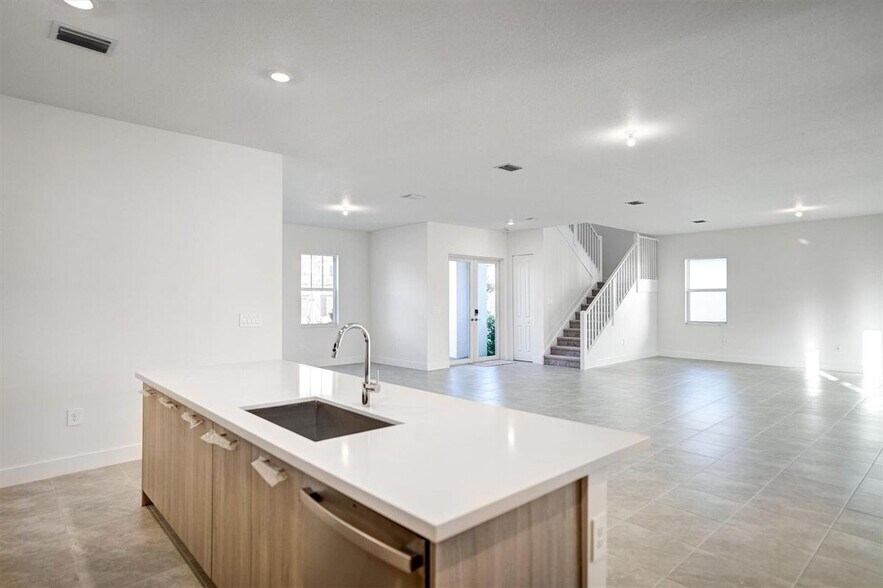 Building Photo - 12328 Green Oak Dr