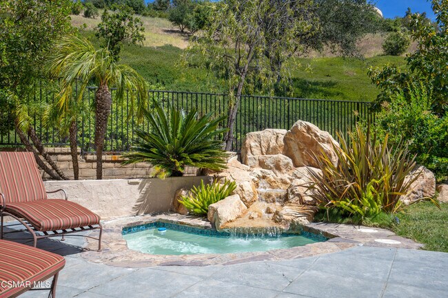 Building Photo - 1004 Lambourne Pl