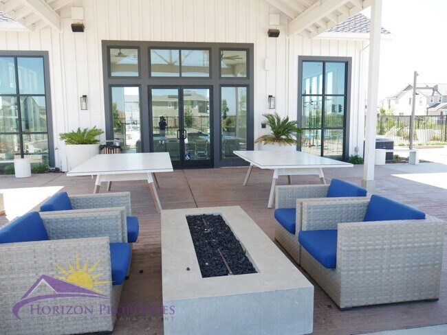 Building Photo - Modern Two-story 4 Bed 3.5 Bath 2,786 sqft...