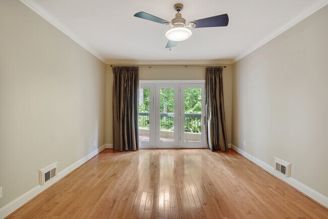 Building Photo - EXQUISITE VININGS/SMYRNA 3B/3.5BA W/ ELEVA...