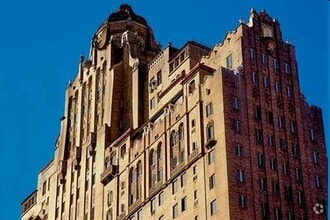 Building Photo - The Drake