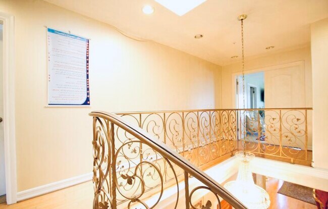 Building Photo - 921 Georgina Ave