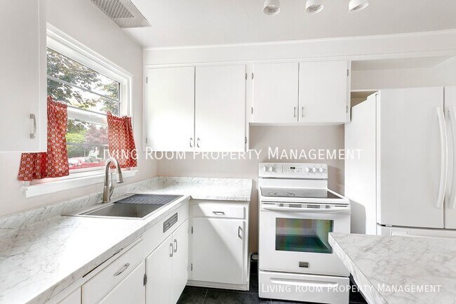 Building Photo - Charming 2 Bedroom Condo in Binford Condom...