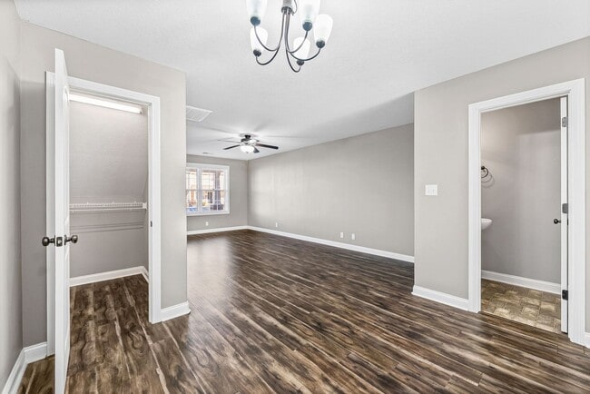 Building Photo - Beautiful 2 Bedroom 2 1/2 Bath Condo For Rent Near Beachaven Vineyard!