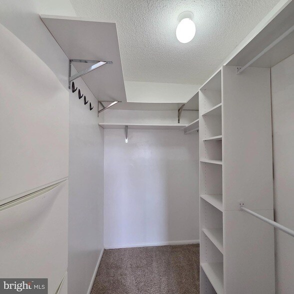 Building Photo - 2500 N Van Dorn St