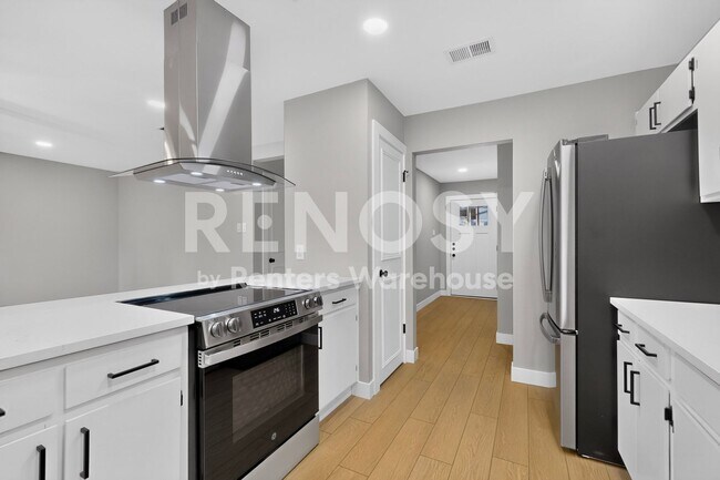 Building Photo - Completely Refreshed Arlington Home