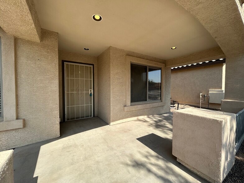 Building Photo - 8217 S 45th Ln