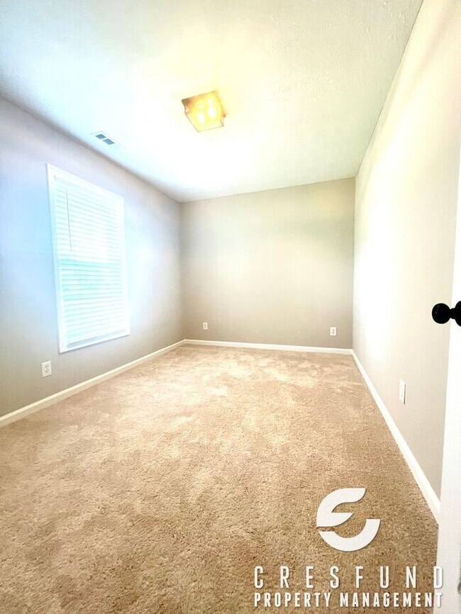 Building Photo - RECENTLY RENOVATED 3 BEDROOM just minutes ...