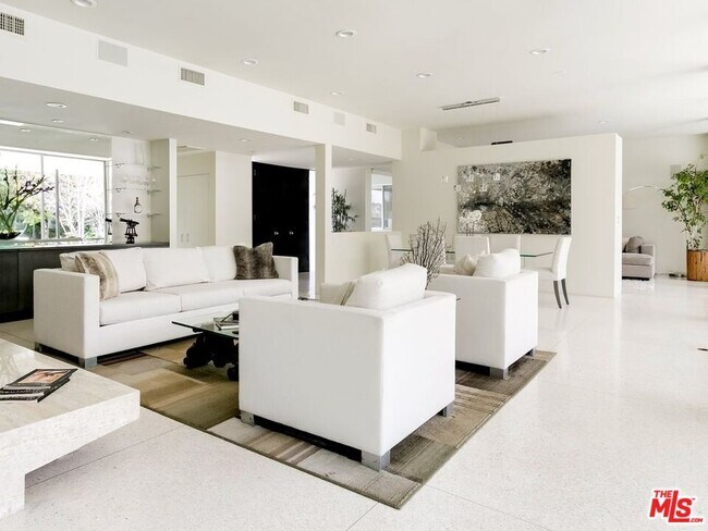 Building Photo - 5470 Katherine Ave