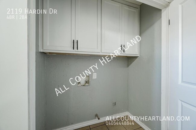 Building Photo - 2119 Hardin Dr