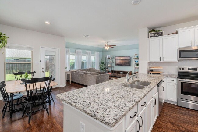 Building Photo - Highly desirable newer community in Royse City! Great Price! Beautiful brick & stone elevation wi...