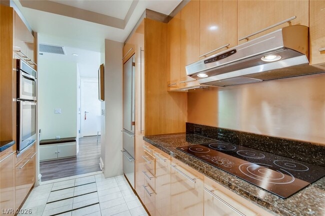 Building Photo - 2700 S Las Vegas Blvd