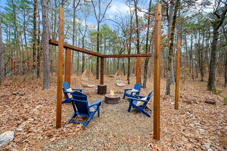 Building Photo - 173 Guppy Ln