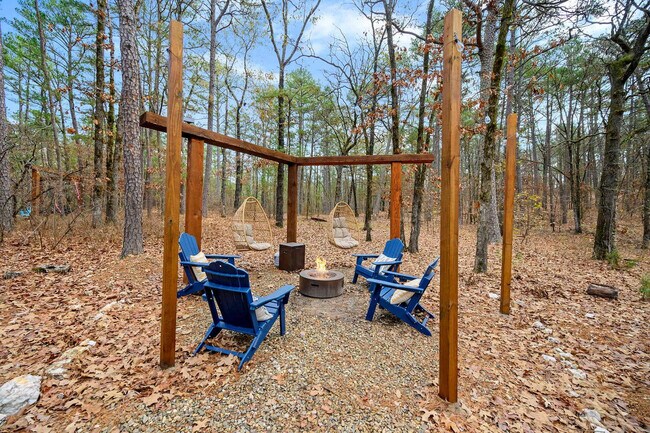 Building Photo - 173 Guppy Ln