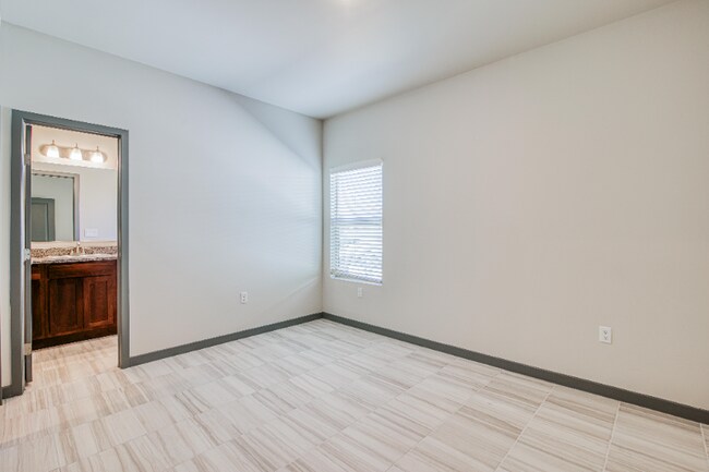 Building Photo - 8945 Robert Dr