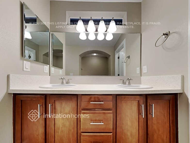 Building Photo - 9137 Horizon Mist Ave