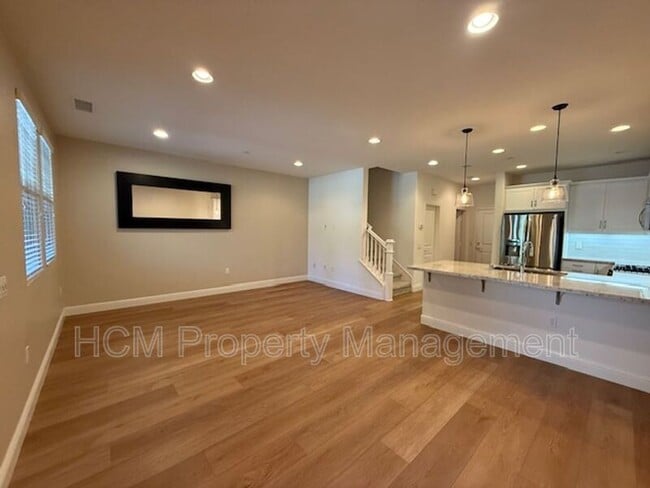 Building Photo - 804 El Paseo