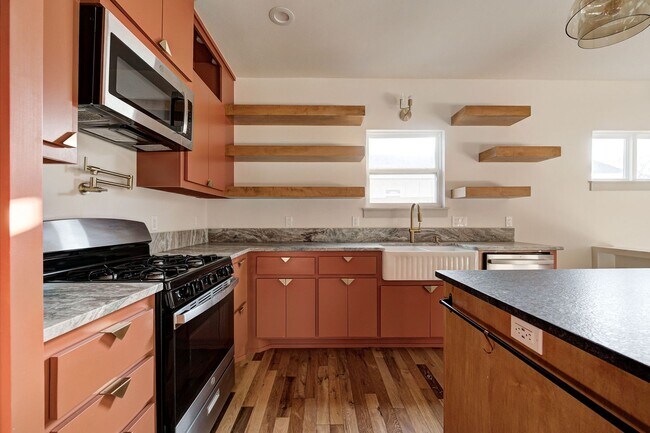 Building Photo - Unique home in OKC