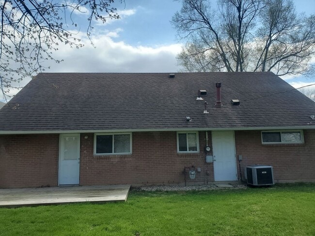 Building Photo - 4 Bedroom home with fenced in backyard and central air