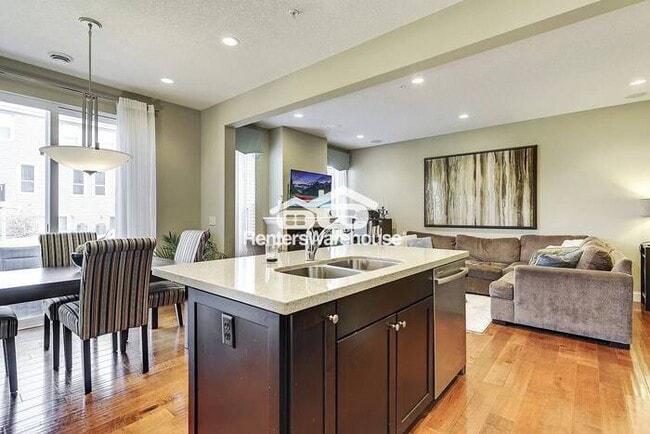 Building Photo - Executive Townhome in Stonemills Community...