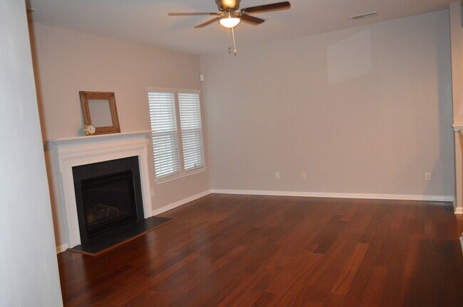 Building Photo - 15609 Troubadour Ln