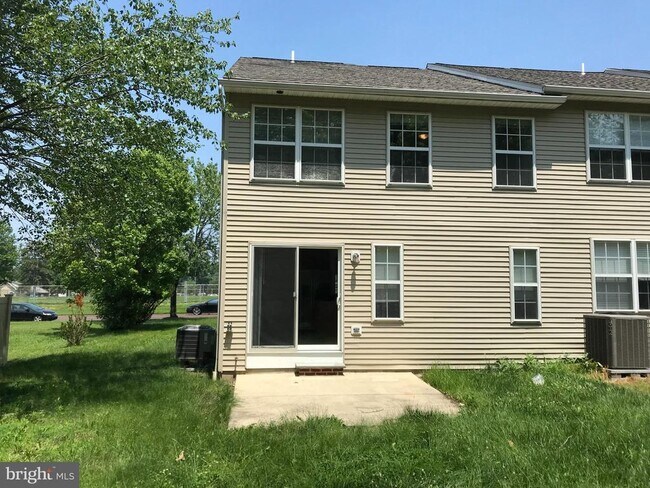 Building Photo - 220 E Mt Vernon St