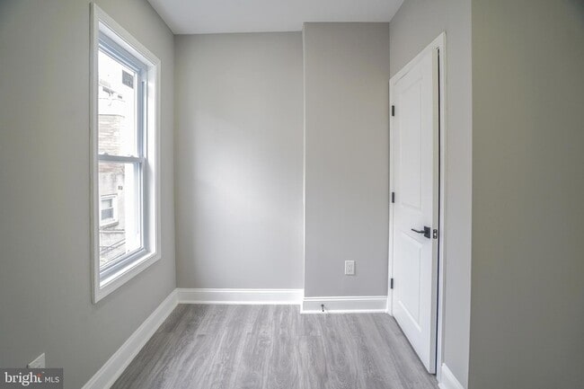 Building Photo - 1535 W Seltzer St