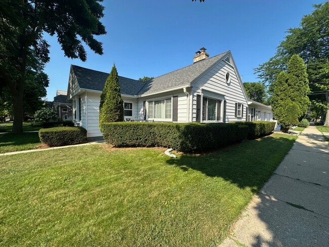 Primary Photo - 5100 N Idlewild Ave