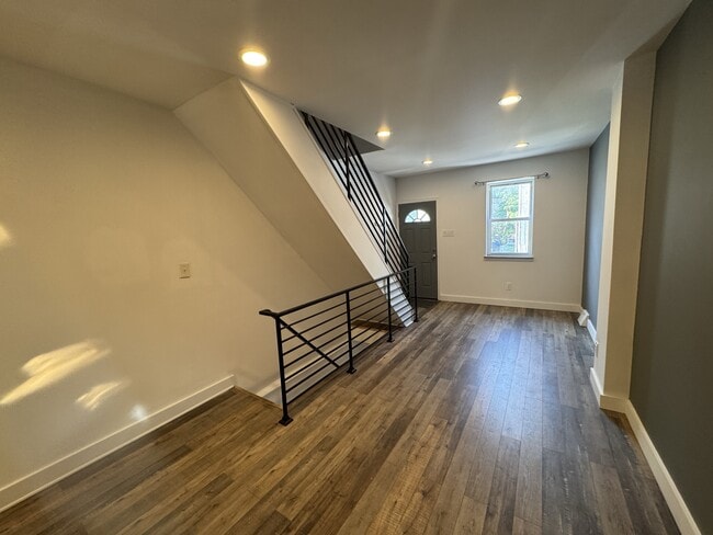 Building Photo - 3504 Mt Vernon St