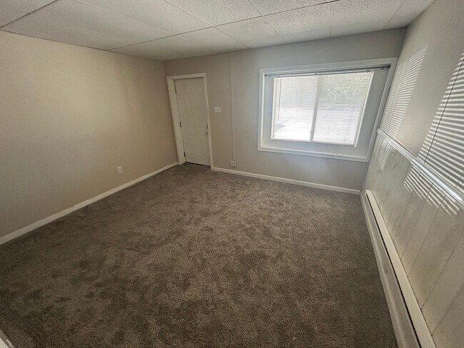 Building Photo - All utilities included $775, 1-bedroom apa...