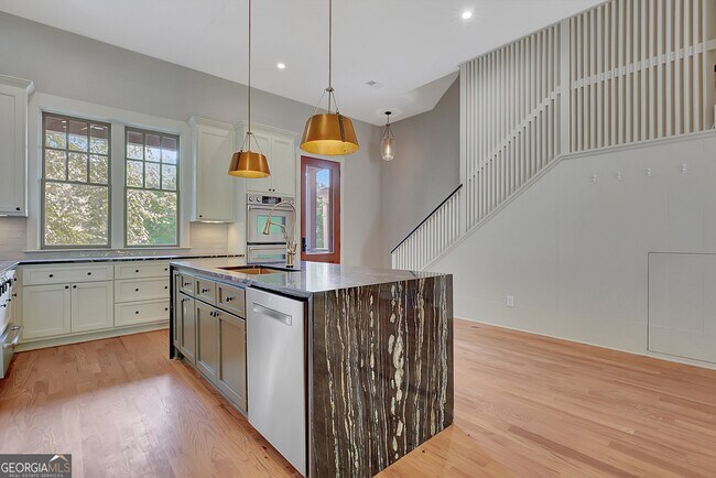 Building Photo - 10659 Serenbe Ln
