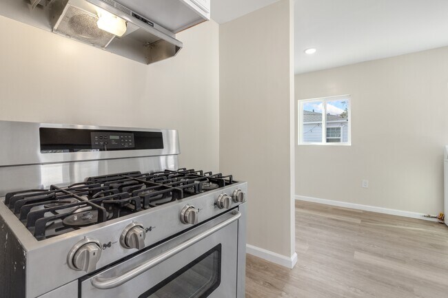 Kitchen - 2843 Rosanna St