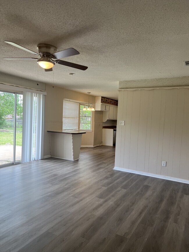 Building Photo - 361 Heirloom Dr