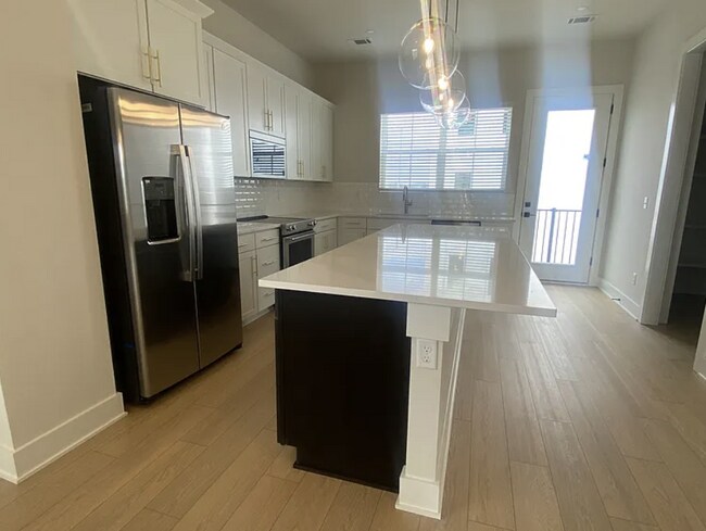 Building Photo - Modern 3 Bedroom 3.5 Bath Home in Nations