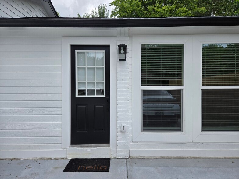 Building Photo - 4411 Dovewood Dr