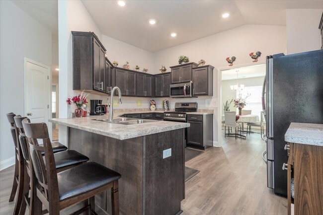 Building Photo - 5961 Uselton Dr