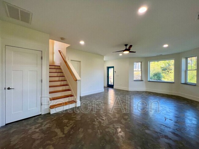 Building Photo - 21 Toxaway St