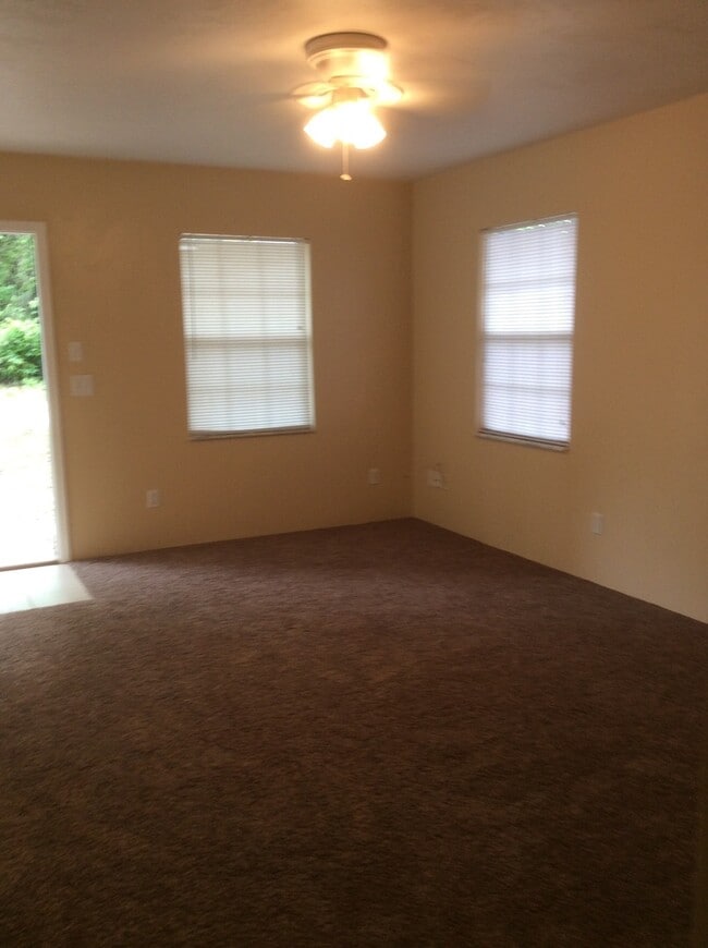 Building Photo - 2 Bedroom House in Wakulla Gardens