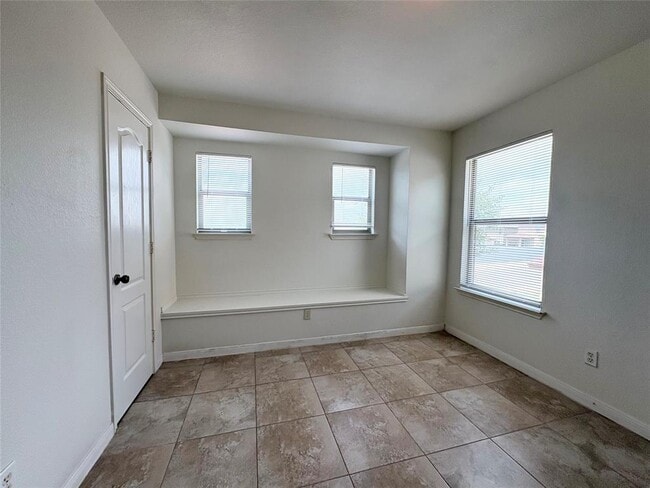Building Photo - 2502 Perkins Pl