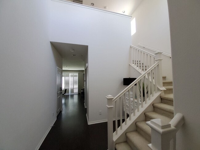 Building Photo - 23 White Alder Dr